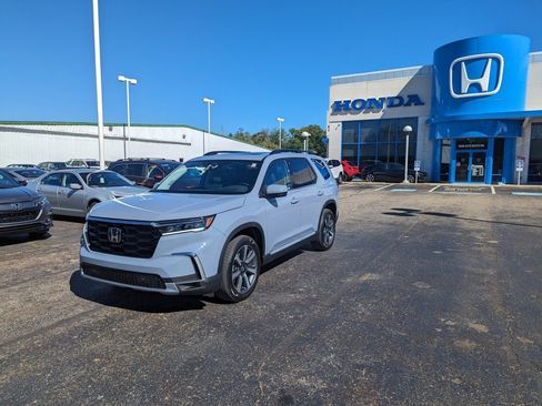 New 2025 Honda Pilot Touring image 7