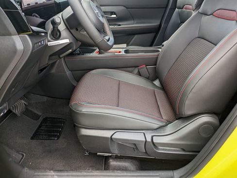 Used 2026 Nissan Kicks SR w/ Illumination Package image 15