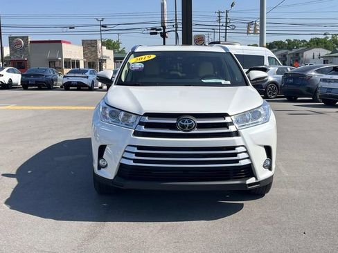 Used 2019 Toyota Highlander XLE AWD/4WD image 2