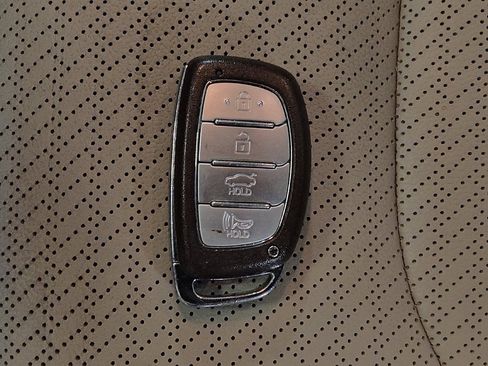 Used 2020 Hyundai Elantra Limited w/ Ultimate Package 03 image 32