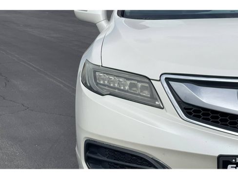 Used 2017 Acura RDX w/ AcuraWatch Plus Package FWD image 19