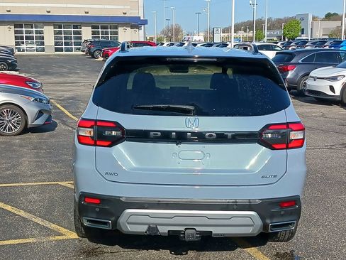 Used 2024 Honda Pilot Elite image 4