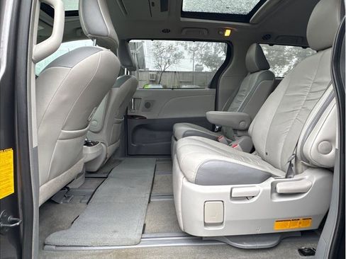 Used 2012 Toyota Sienna Limited image 13