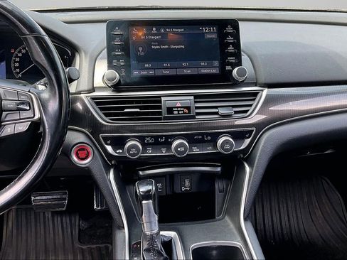 Used 2018 Honda Accord Sport image 9