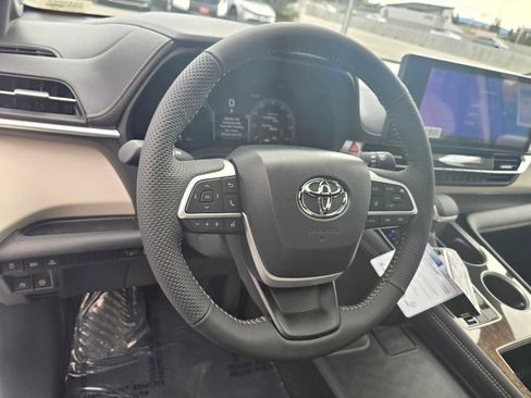 New 2026 Toyota Sienna Limited image 26