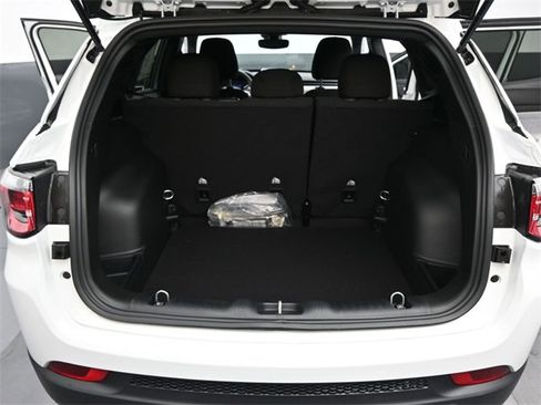 Used 2025 Jeep Compass Sport image 18