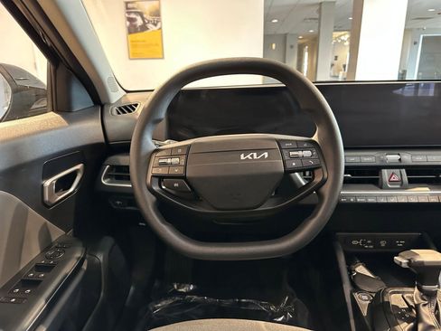 Used 2025 Kia K4 LXS image 28
