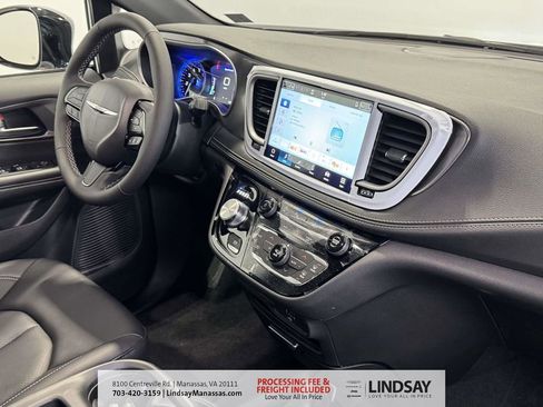 New 2026 Chrysler Pacifica Select image 11
