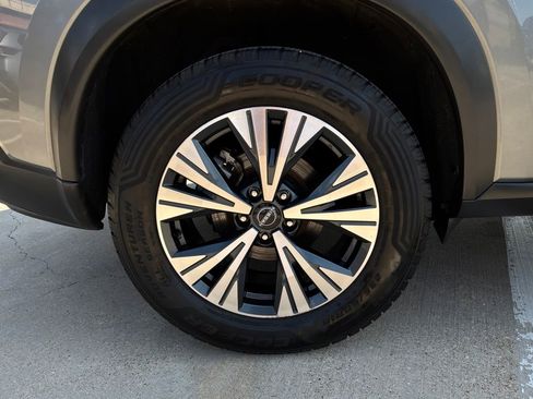 Used 2023 Nissan Rogue SV AWD/4WD image 9