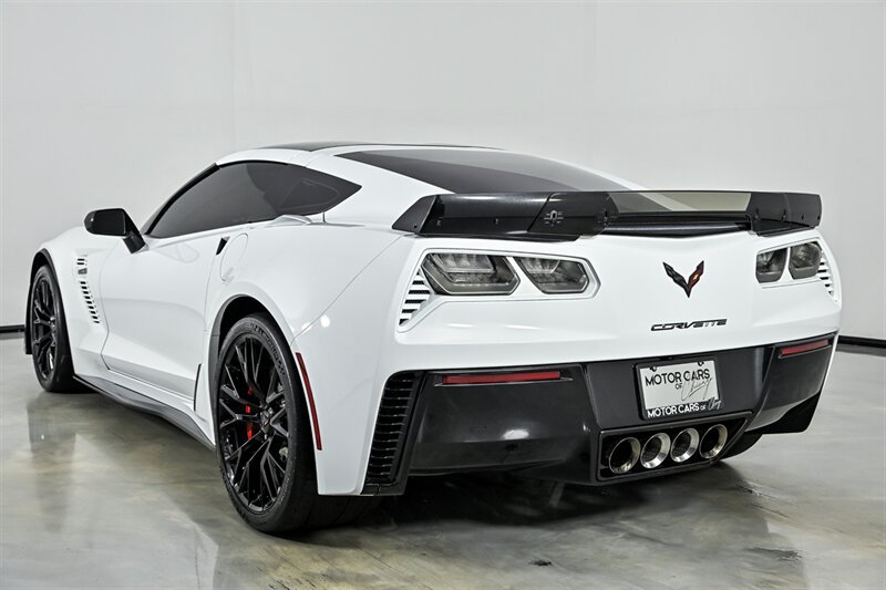 Used 2016 Chevrolet Corvette Z06 w/ 3LZ Preferred Equipment Group RWD image 7
