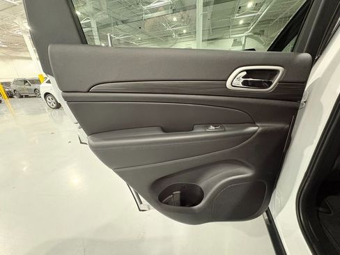 Used 2022 Jeep Grand Cherokee Laredo E w/ Security & Convenience Group AWD/4WD image 37