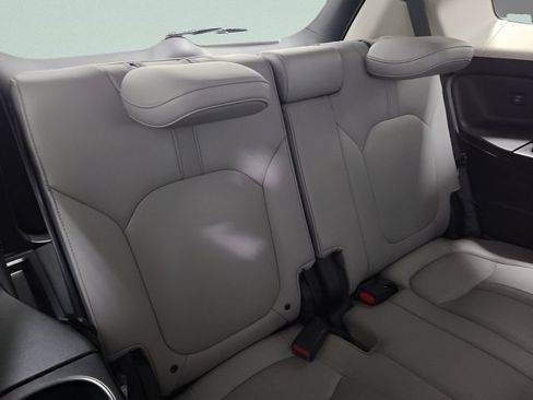 Used 2025 Honda Pilot EX-L image 18