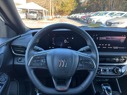 Used 2025 Buick Envista Sport Touring image 34