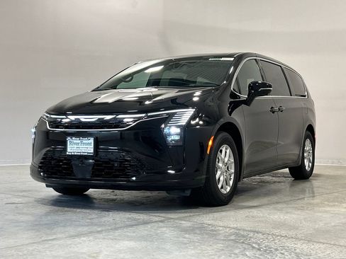 New 2027 Chrysler Pacifica Select FWD image 2