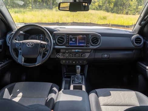 Used 2021 Toyota Tacoma TRD Off-Road w/ Technology Package AWD/4WD image 18