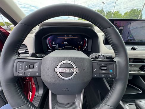 Used 2025 Nissan Rogue SL w/ Tech Package FWD image 17