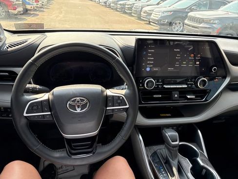 Used 2023 Toyota Highlander Limited AWD/4WD image 10