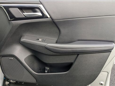 Used 2025 Mitsubishi Outlander SE image 36