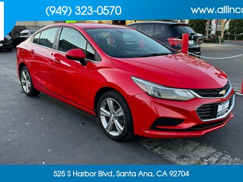 Used 2017 Chevrolet Cruze LT w/ Convenience Package FWD image 3