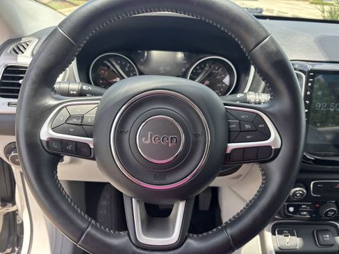 Used 2018 Jeep Compass Latitude w/ Popular Equipment Group FWD image 17