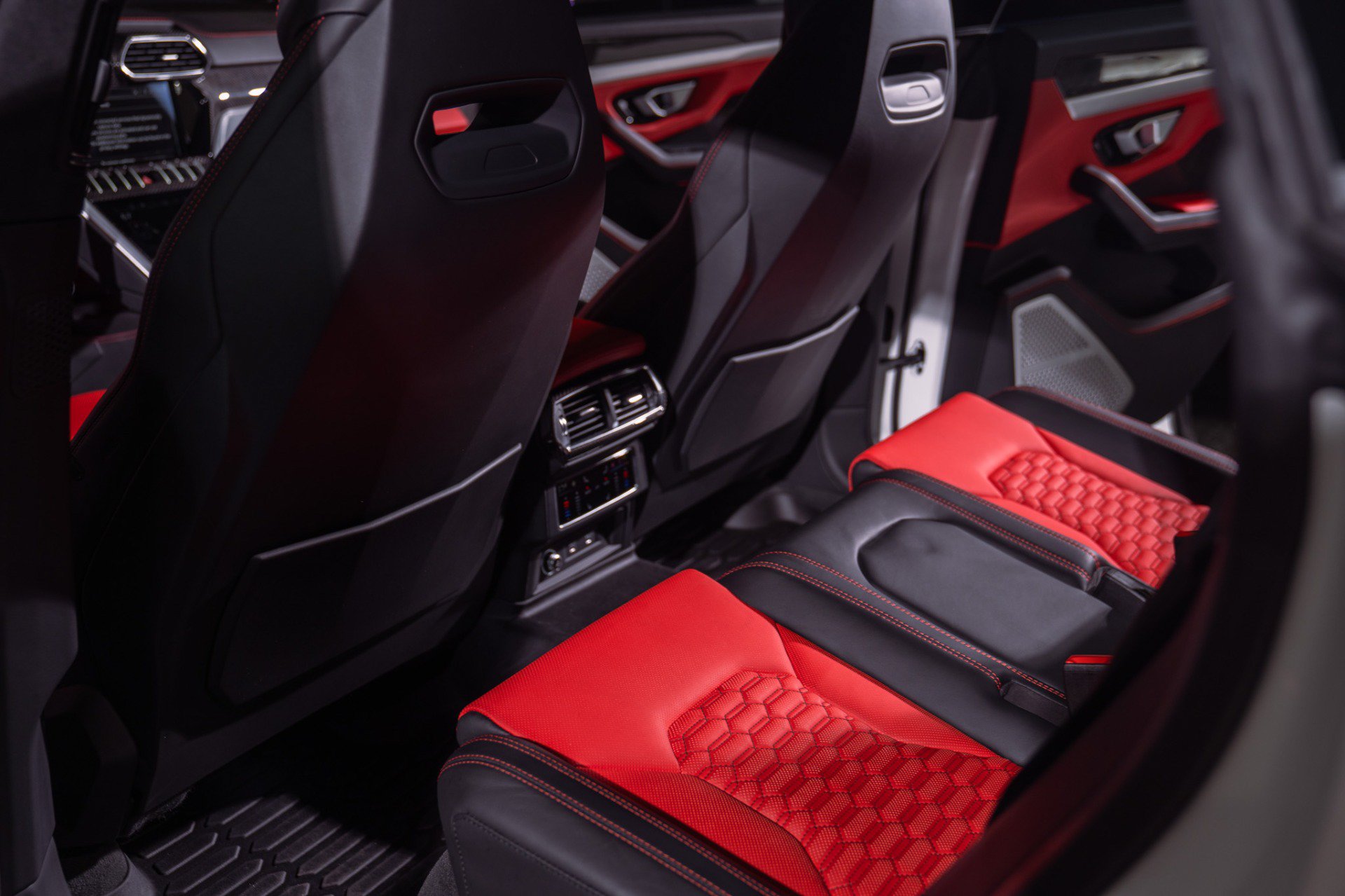 Used 2022 Lamborghini Urus AWD/4WD image 47