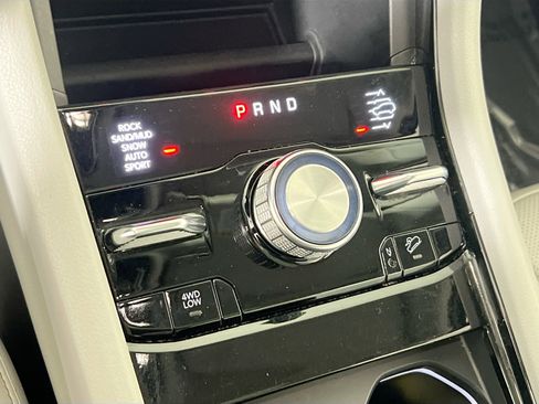 Used 2023 Jeep Grand Cherokee Overland AWD/4WD image 17