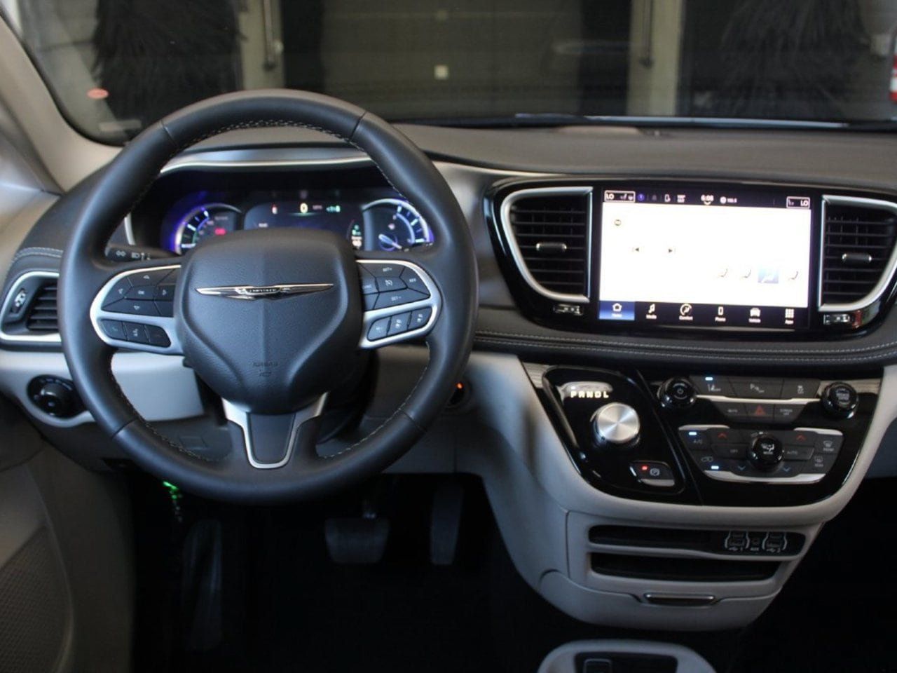 Used 2023 Chrysler Pacifica Touring-L FWD image 19
