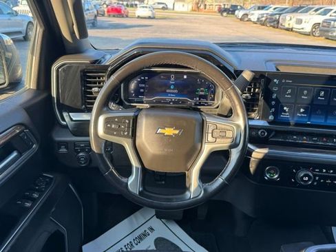 Used 2022 Chevrolet Silverado 1500 LT image 18