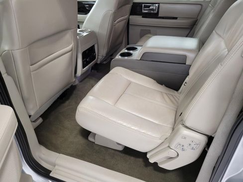 Used 2015 Lincoln Navigator L 4WD image 21