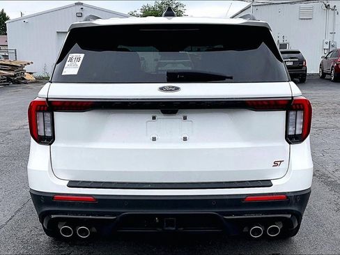 Used 2025 Ford Explorer ST AWD/4WD image 8