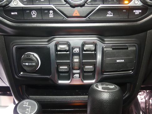 Used 2022 Jeep Wrangler Unlimited Sport AWD/4WD image 36