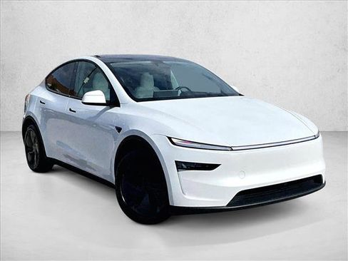 Used 2026 Tesla Model Y AWD image 11