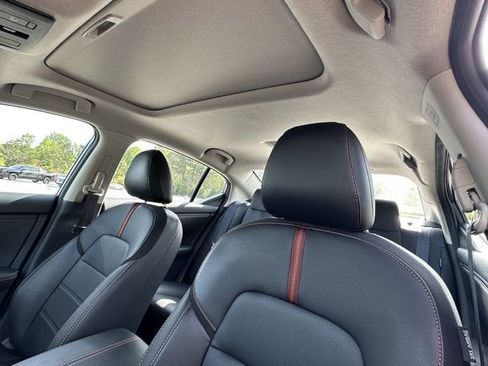 Certified 2025 Nissan Sentra SR w/ SR Premium Package FWD image 32