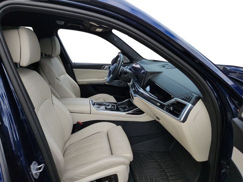 Used 2025 BMW X7 M60i image 26