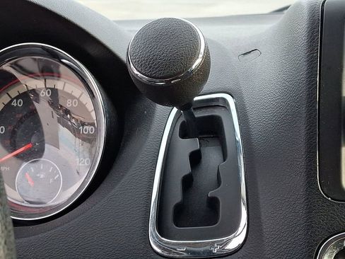 Used 2016 Dodge Grand Caravan SXT image 16