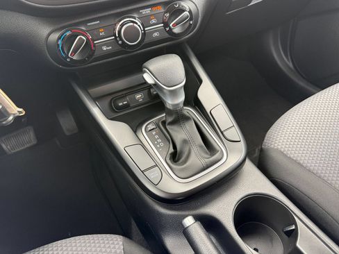 Used 2025 Kia Soul LX w/ LX Technology Package FWD image 40