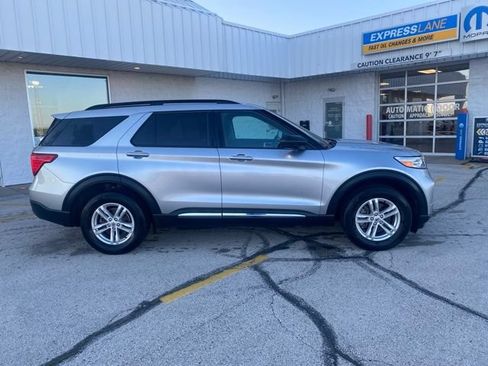 Used 2024 Ford Explorer XLT w/ Class IV Trailer Tow Package AWD/4WD image 2