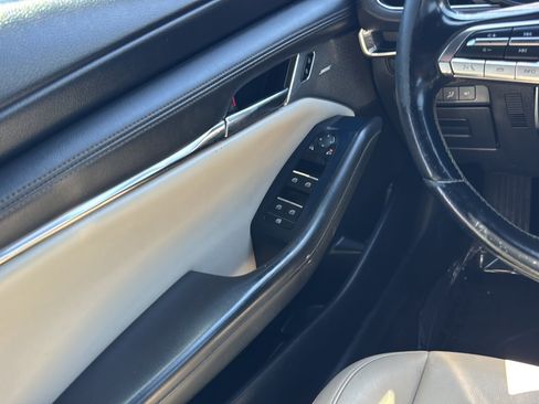 Used 2019 MAZDA MAZDA3 Hatchback w/ Preferred Package FWD image 19