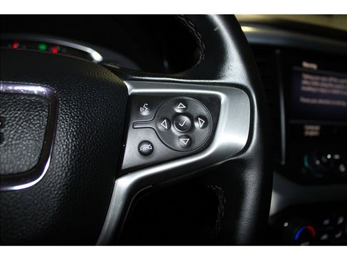 Used 2023 GMC Acadia SLT image 30