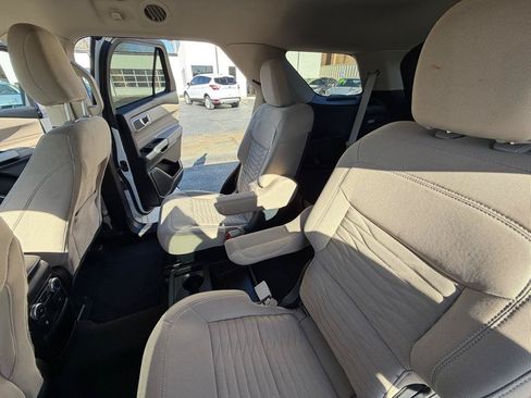 Used 2021 Ford Explorer XLT RWD image 12