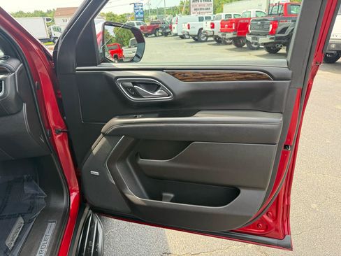 Used 2021 Chevrolet Suburban Premier AWD/4WD image 21