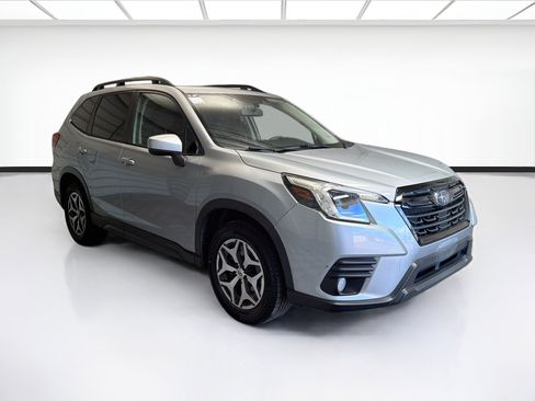 Used 2023 Subaru Forester Premium AWD/4WD image 3