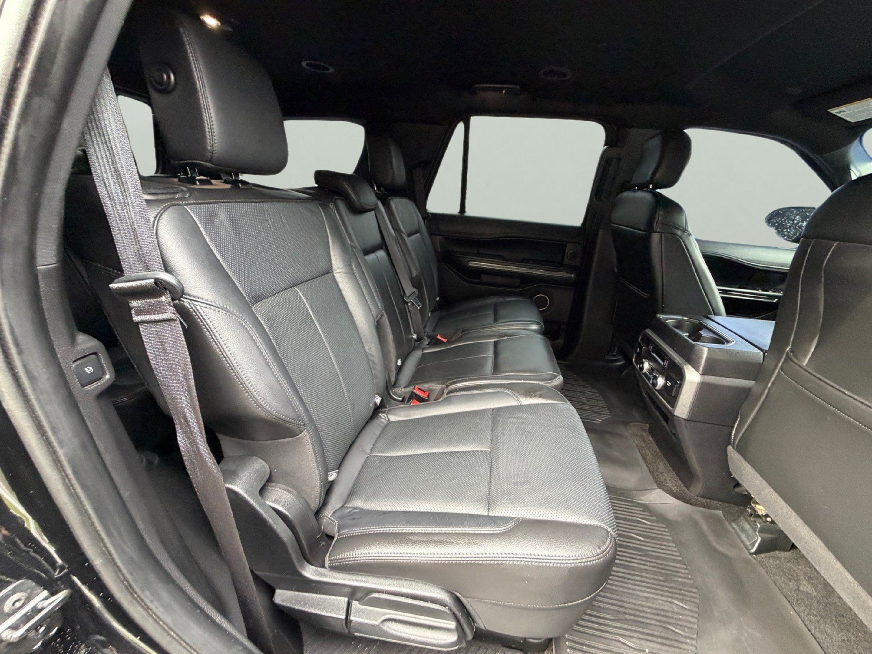Used 2018 Ford Expedition XLT w/ Equipment Group 202A AWD/4WD image 26