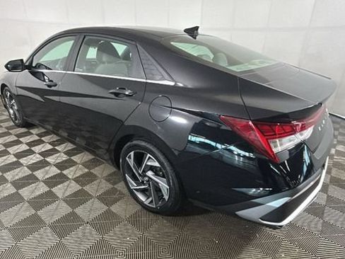 Used 2024 Hyundai Elantra SEL w/ Convenience Package FWD image 4