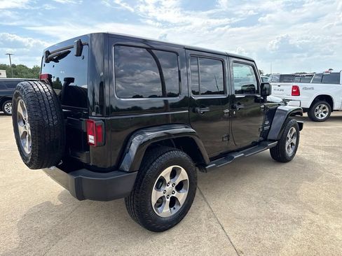 Used 2016 Jeep Wrangler Unlimited Sahara AWD/4WD image 4
