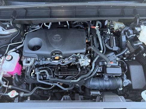 Used 2022 Toyota Highlander XLE FWD image 24