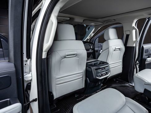 Used 2025 Ford Expedition Max Platinum w/ Platinum Ultimate Package image 34