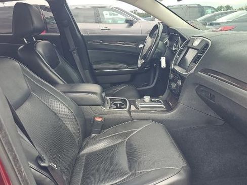 Used 2019 Chrysler 300 Limited AWD/4WD image 4