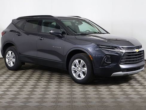 Used 2022 Chevrolet Blazer LT FWD image 2