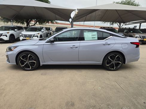 New 2026 Nissan Altima 2.5 SR FWD image 6